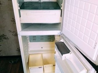 Холодильник не новый,  В нормальном рабочем состоянии,  Полки в наличии, в Белгороде