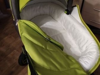 Продаётся удобная в использовании коляска с люлькой для новорождённых и прогулочным блоком для детей от 6 месяцев (2 в 1),  Для регулировки наклона спинки предусмотрены в Чебоксарах