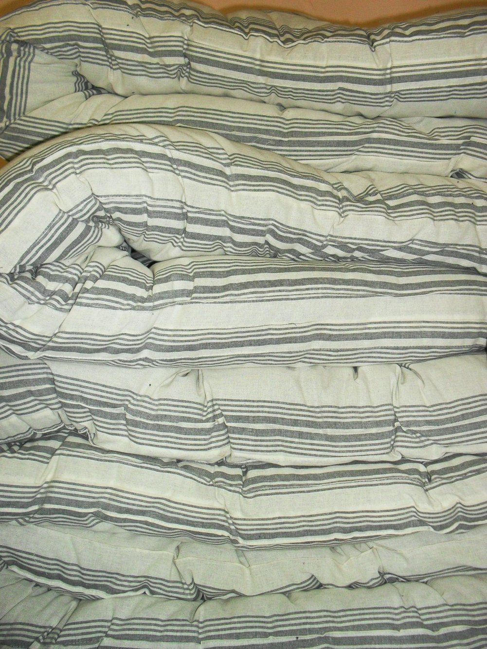 Старые ватные одеяла и матрасы