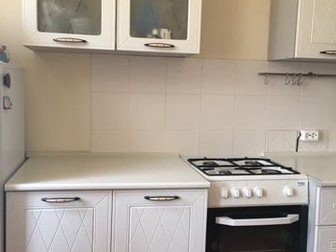 Продаю кухонный гарнитур в идеальном состоянии, вместе с мойкой и смесителем,  Длинна гарнитура - 2 метра, в Ельце