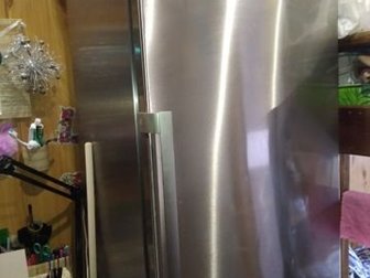 Холодильник б/у Blomberg,  примерно 180-185 см высотой, 50-60 см шириной,  работает только морозильное отделение,  скорее всего нужно залить фреон (по нашим предположениям) в Ярославле