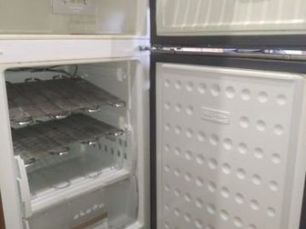 Холодильник б/у Blomberg,  примерно 180-185 см высотой, 50-60 см шириной,  работает только морозильное отделение,  скорее всего нужно залить фреон (по нашим предположениям) в Ярославле