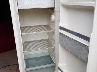 Продам холодильник ,  Высота 1, 50, Рабочий,  район Шевелюхи,  Возможно отдельно доставка( за плату) в Ярославле