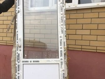 Пластиковая дверь Rehau белого цвета,  Дверь можно сказать новая, была установлена в новой квартире, но ее демонтировали за ненадобностью, так как была перепланировка, в Элисте