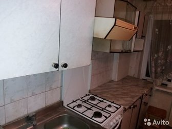 Светлая кухня со столешницами и вытяжкой (без мойки и плиты),  4 шкафчика навесных 5шк,  напольных, Слева на право:тумба дл, 40 см, , тумба под мойкой дл,  80,тумбы в Калининграде