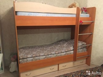 Продаю двухъярусную кровать с матрацами,  Состояние очень хорошее,  Два выдвижных ящика,  Дети выросли,  Цена 10000 в Кирове