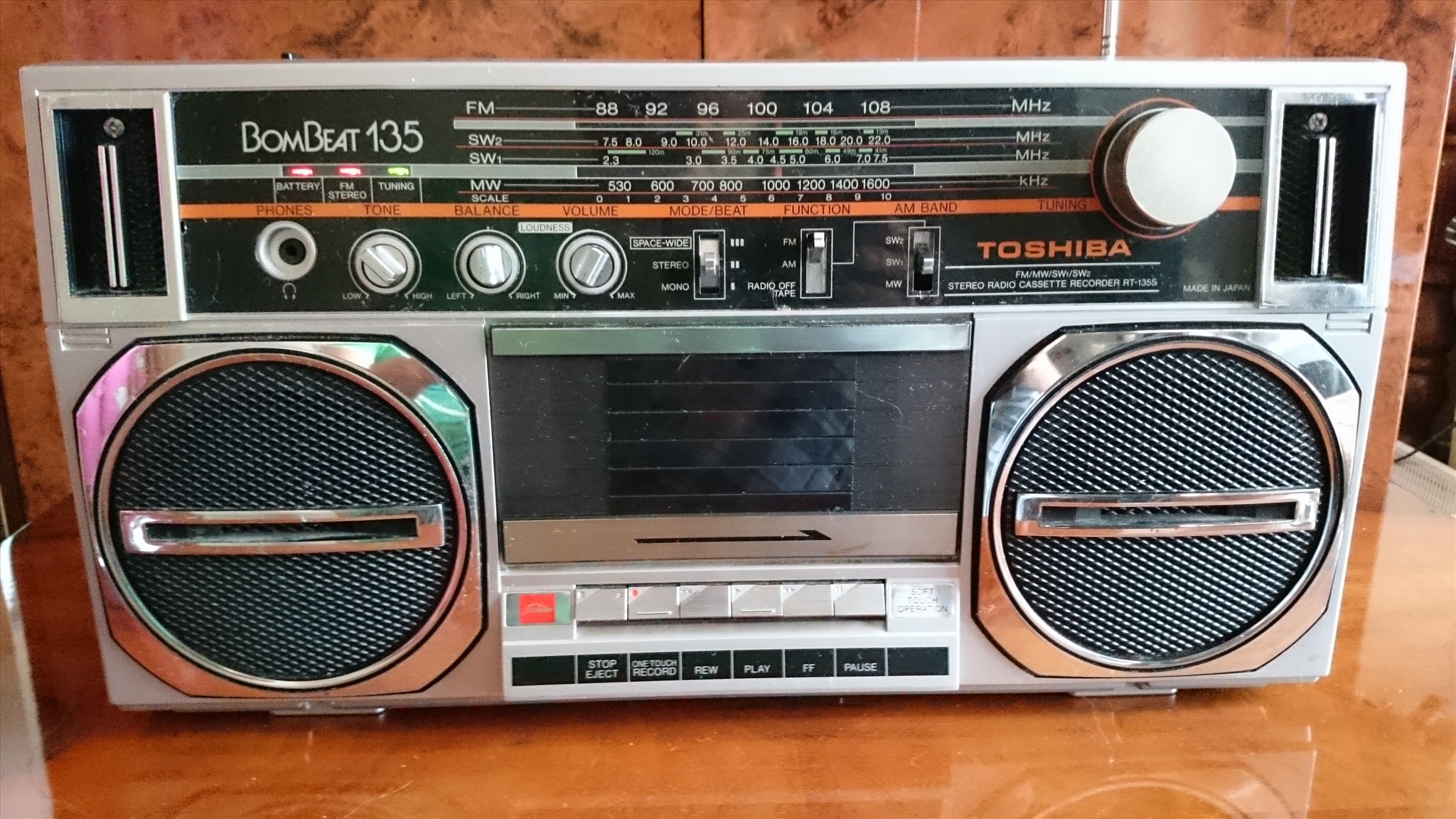 Магнитола Toshiba BomBeat RT-135S stereo купить за 7000 р. в Москве из ...