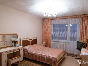Квартира очень тёплая, не угловая,  Дом 1996 года посторойки,  Подъезды в доме широкие с горками для колясок,  Просторная квартира с большой кухней, раздельными в Мурманске