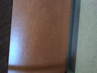 Срочно, в связи с переездом из Мурманска на ПМЖ, продам НОВОЕ, в упаковке, дверное полотно, и приложения к нему (наличники, коробка, доборы),  Цвет груша (фото в Мурманске