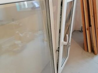 Окно Deceuninck,,Баутек трехкамерный профиль толщиной 70 мм двухкамерный стекло пакет, ручка с замком,  Стояло в типичном 9-ти этажном доме на кухне,  Ширина 1290мм,высота в Мурманске