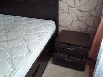 Продам кровать двухспальную без матраса,  размеры 160/200 с двумя тумбами прикроватными, в кровати имеются два вместительных ящика, Состояние: Б/у в Мурманске