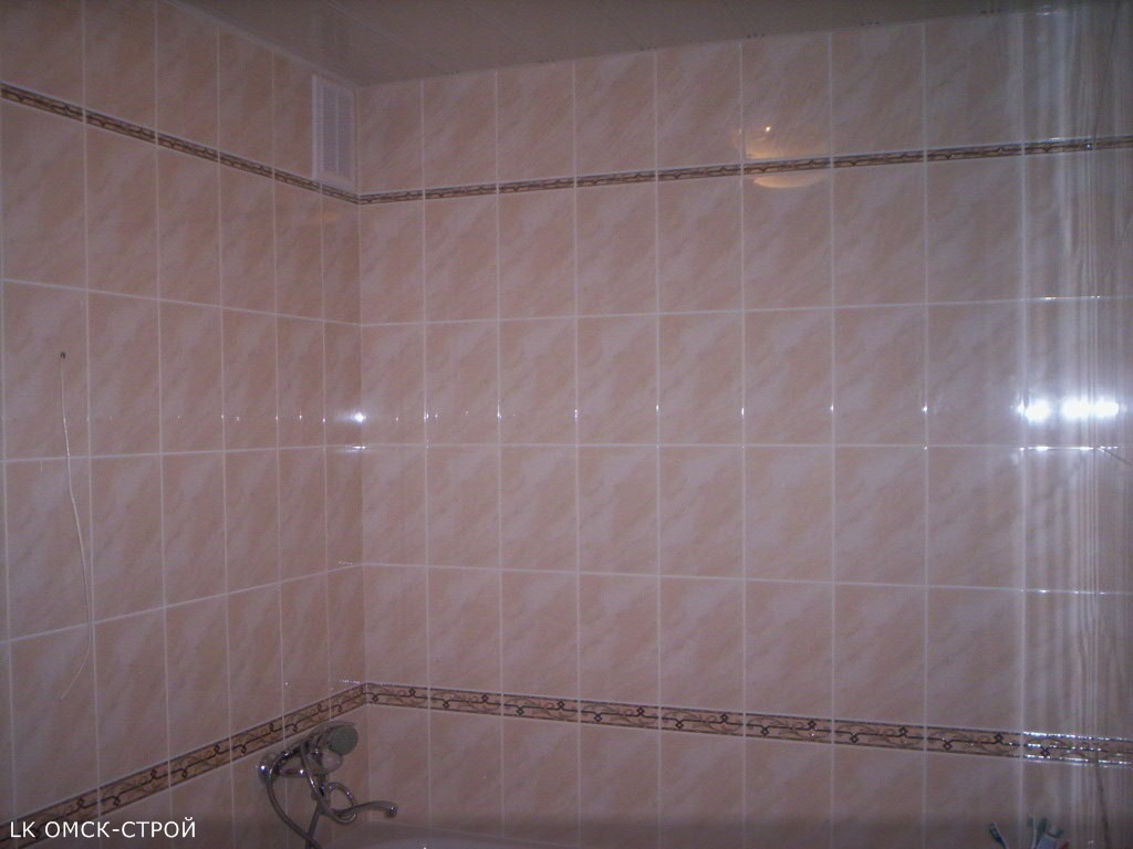 Укладка плитки с бордюром на стену - фото