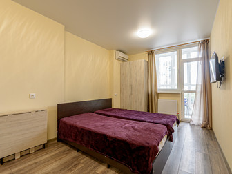 Продается доходная 3- х комнатная квартира  в самом центре ЗЖМ в новом современном  ЖК «WEST SIDE»(доходность более чем 2 раза выше обычной), разделенная на 3 изолированные в Ростове-на-Дону