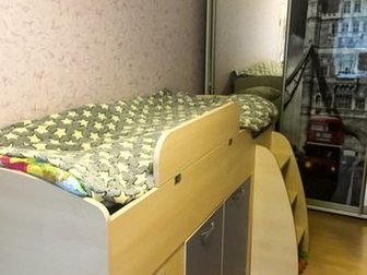 Детская кровать со столом, Много места для игрушек и одежды, Стол выдвигается из под кровати, Размер :ширина 850мм ,длина 2600мм , Состояние: Б/у в Рыбинске