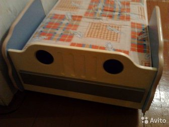 Кровать-машина в хорошем состоянии для детей 2-7лет,  Размер спального места70х14,   матрас пружинный, Состояние: Б/у в Рыбинске