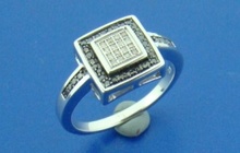 Серебряное кольцо с натуральными бриллиантами