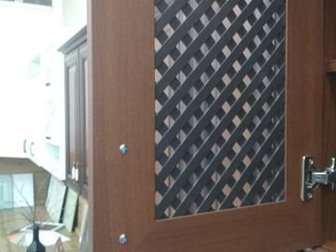 продается кухонный гарнитур рамочный МДФ  витринный образец! размер 2500 мм цена 35000 ( цена при заказе 49500руб) в Старом Осколе
