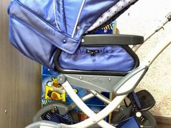 Детская коляска Geoby в отличном состоянии продаётся,  Два сменных блока:люлька и прогулочный блок, оба с креплениями для авто,  Имеется сумка, москитная сетка и в Стерлитамаке
