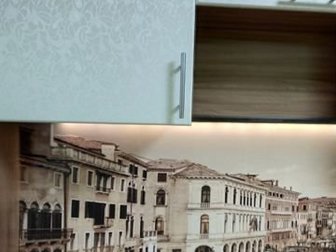 в связи с переездом мебельного салона производится распродажа выстовочных образцовКухонный гарнитур со стеновой панелью (2, 2м)мойка справа (в комплектацию не входит)самовывоз в Тольятти