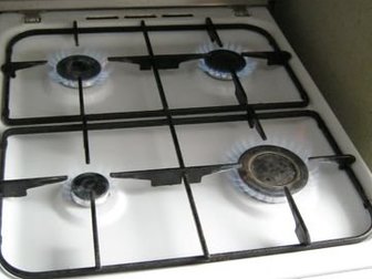 Продаю газовую плиту ИНДЕЗИТ б/у в хорошем состоянии, Плохо работает термостат духовки (ставит большую температуру), надо настраивать или менять, Модель I5GG1G(W), в Туле