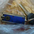 Найдены ключи от машины с синим брелком