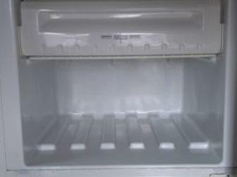 Продам холодильник морозильник с системой ноу фрост в хор состоянии импортные комплектующие морозит и охлаждает как надо можно включить и проверить возм помощь с в Твери