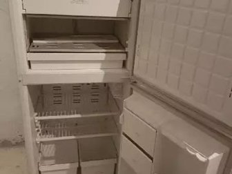 Холодильник в отличном рабочий состояние, не одной ржавчина царапины, вмятина отсутствуют, работает тихо бесшумно морозить охлаждает как надо, без ремонта чистый в Твери