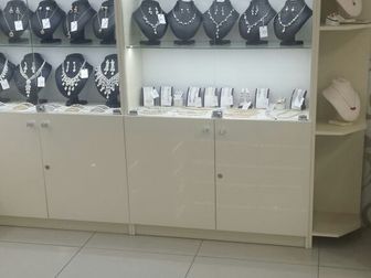 Уникальное фото  Ликвидация торгового оборудования, магазин ювелирной бижутерии 38565499 в Владикавказе